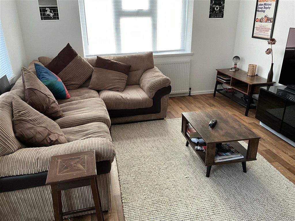 Property photo 2 of 6 Lounge