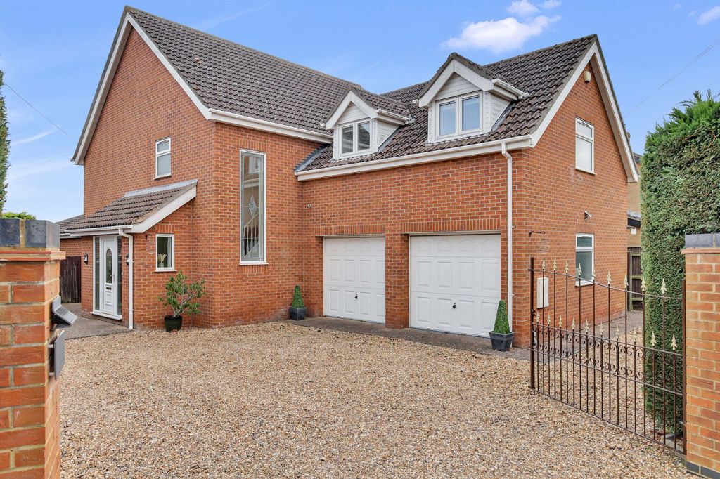 Property photo 1 of 38