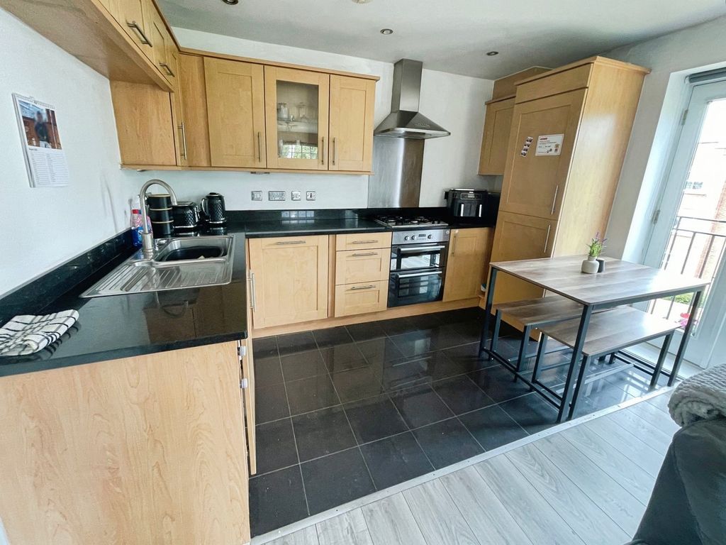 Property photo 3 of 10 Kitchen Area