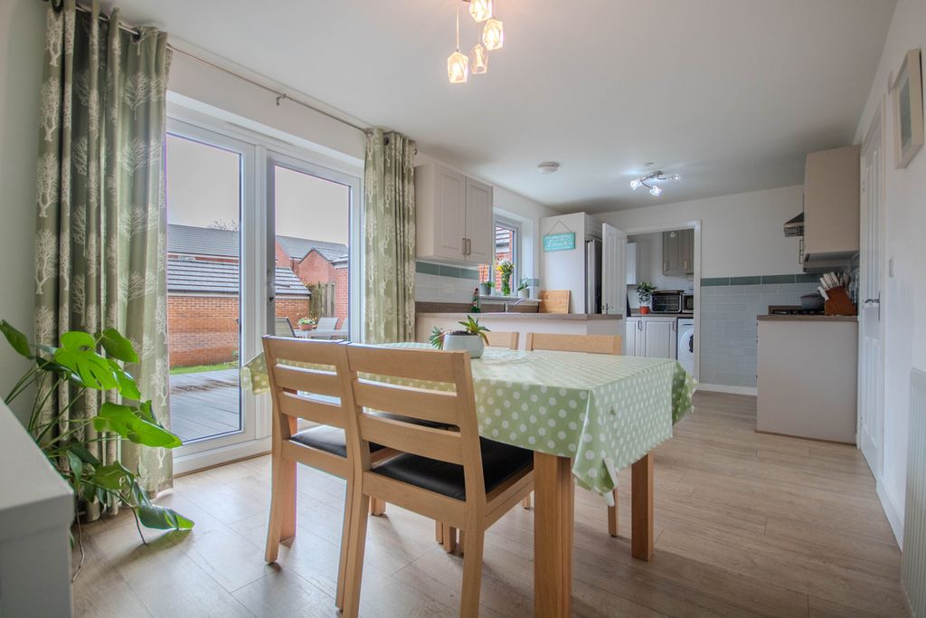 Property photo 2 of 32