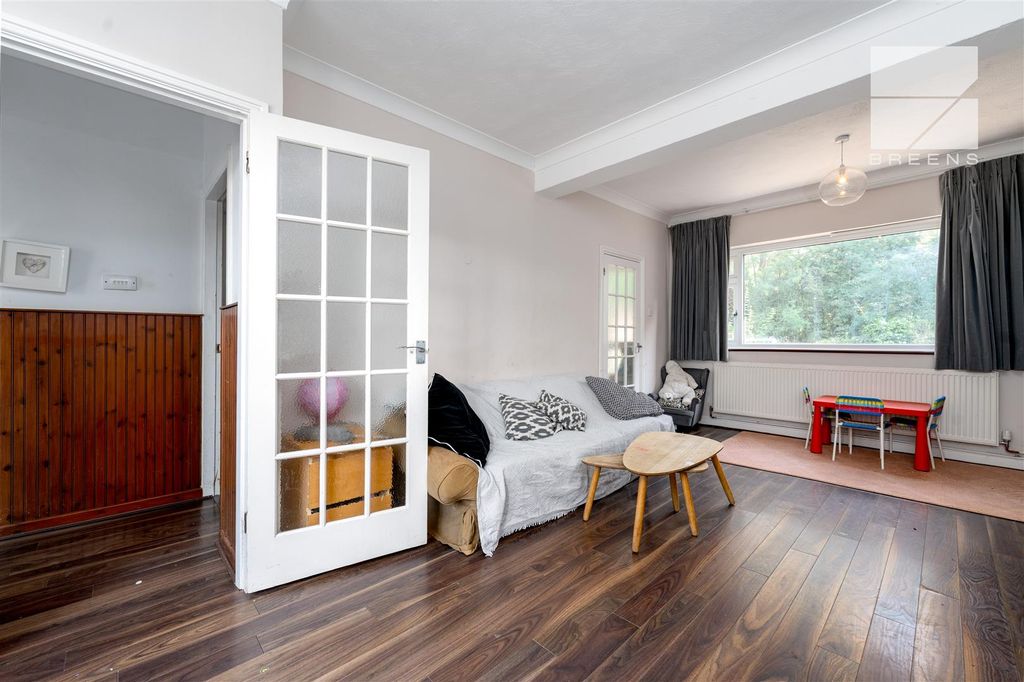 Property photo 3 of 32 151 Cavendish Road_0001.Jpg
