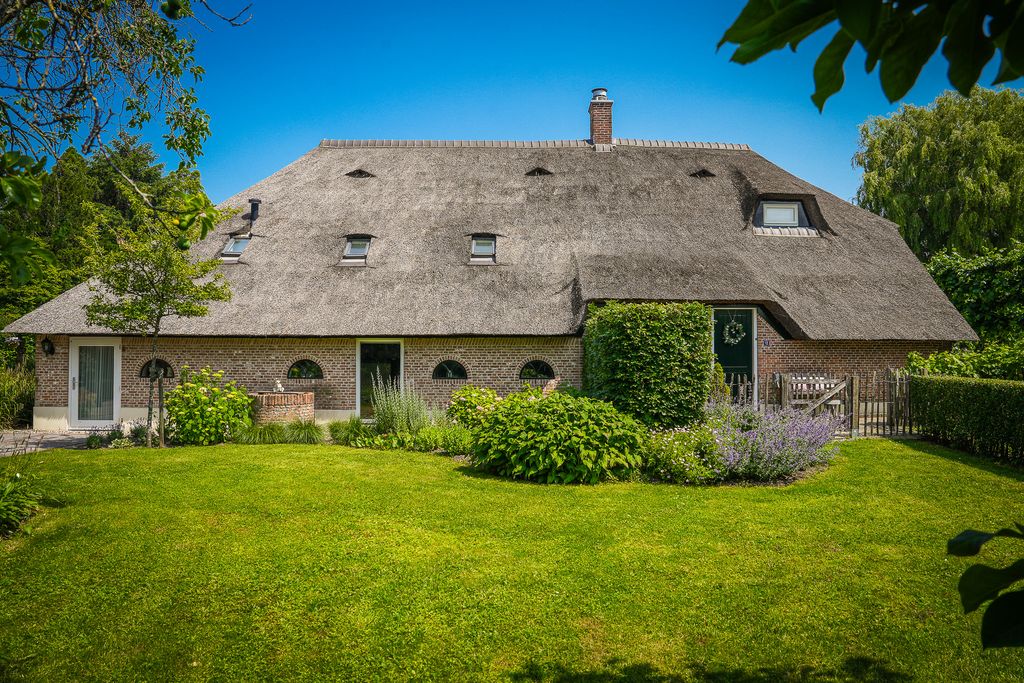 Property photo 2 of 83