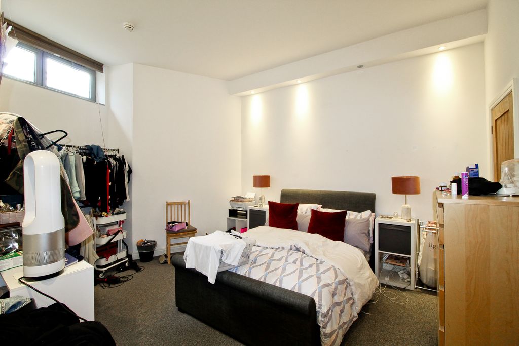 Property photo 3 of 6 Bedroom 1
