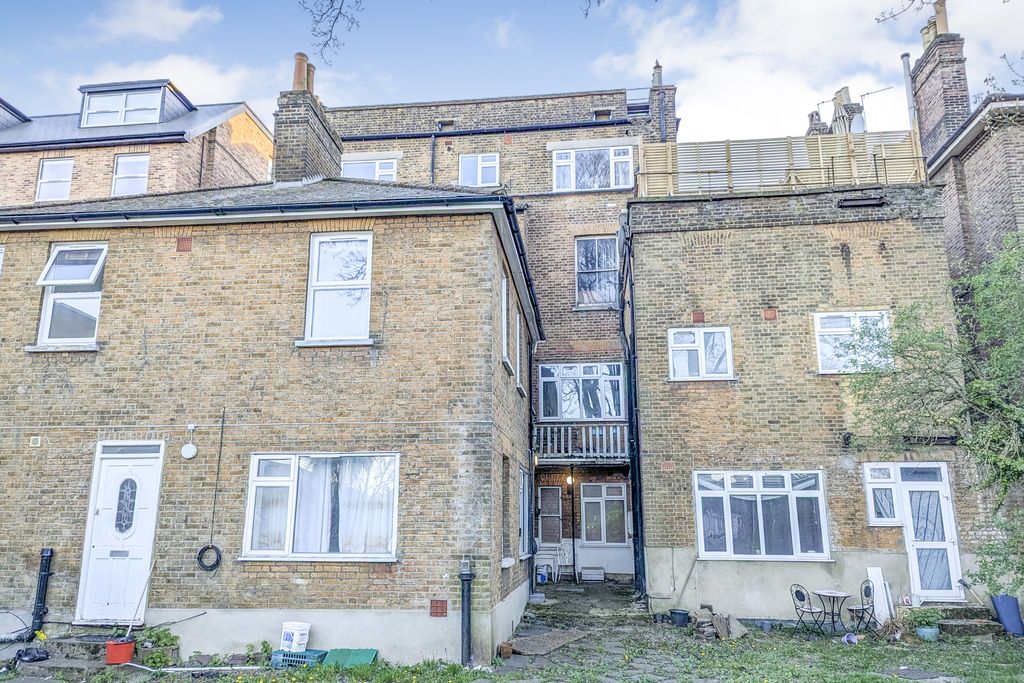 Property photo 2 of 2 Flat 6 Lynton Court, 115 Anerley Road, London, Se20 8An