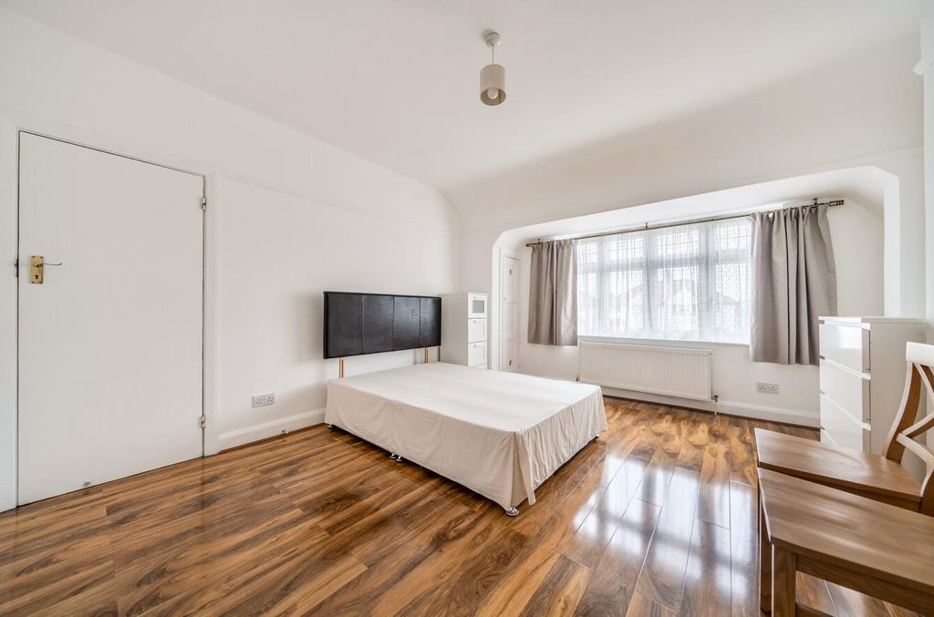 Property photo 2 of 9 1355018-3-68Ca8471359A0.Jpg