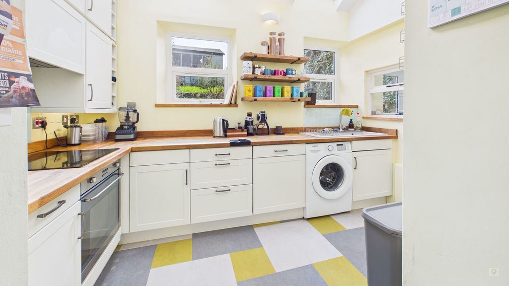 Property photo 3 of 20 Photo 7