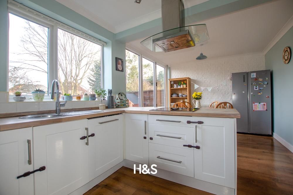 Property photo 2 of 16 99 Coverdale - Kitch2.Jpg