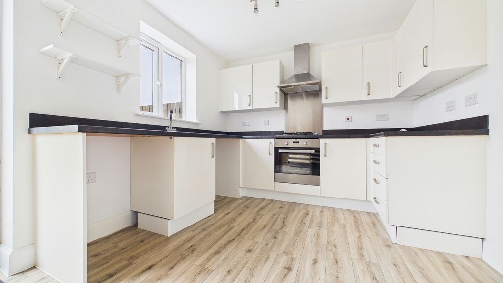 Property photo 2 of 14 Kitchen