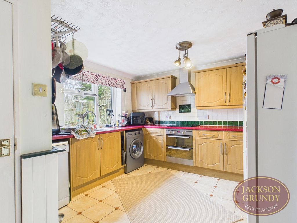 Property photo 3 of 14 Hoe Way