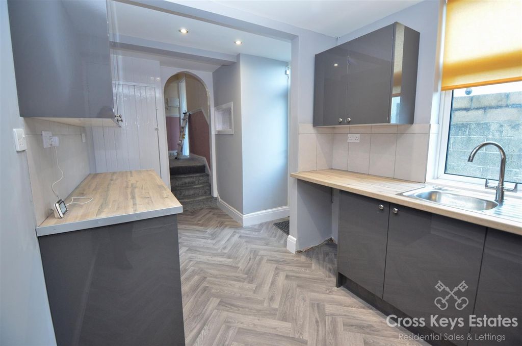 Property photo 3 of 25 Kitchen