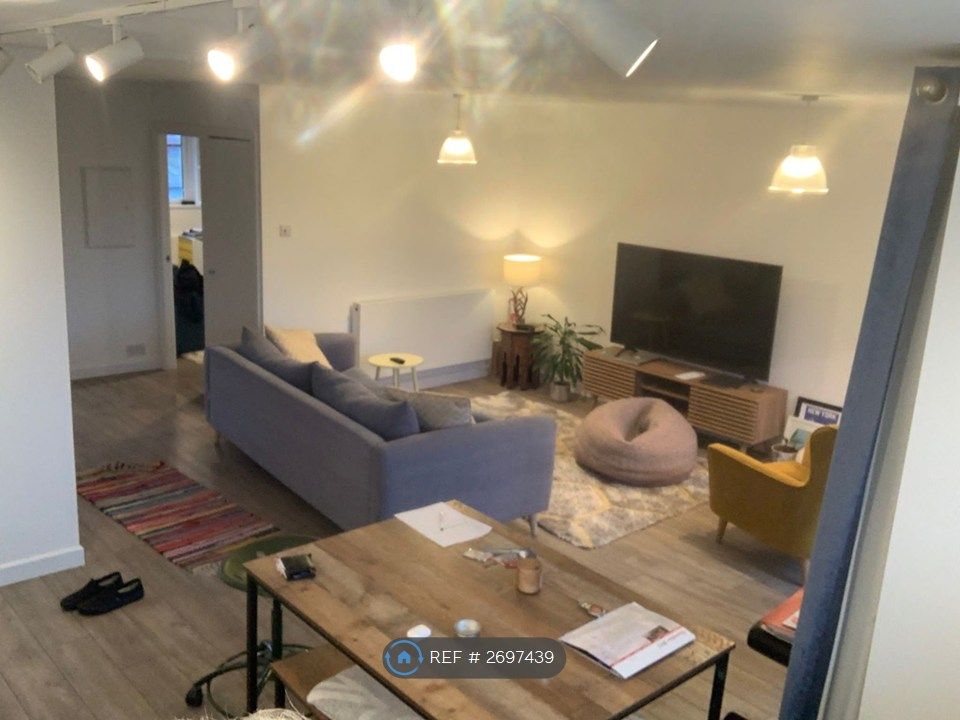 Property photo 1 of 9 Lounge Area