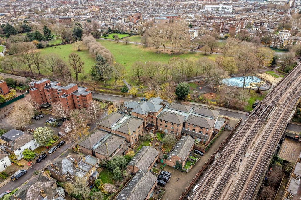 Property photo 3 of 14 Parkside-4.Jpg