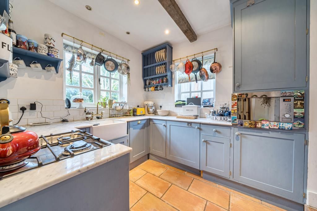 Property photo 3 of 21 Kitchen