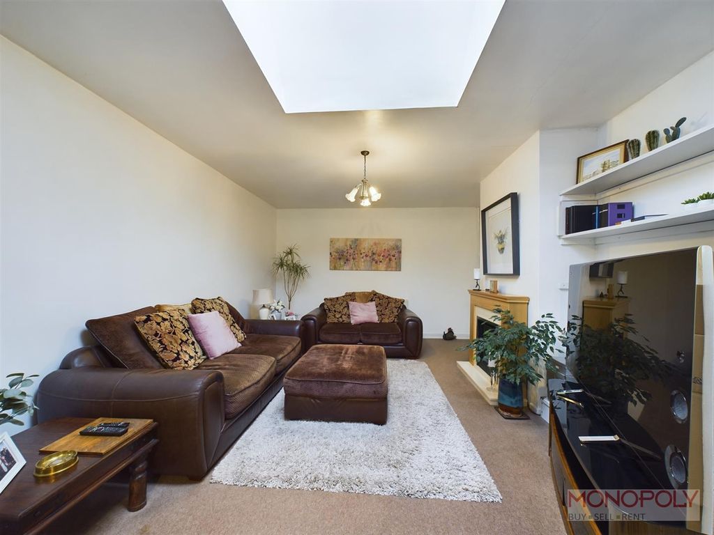 Property photo 3 of 19 Cam01943G0-Pr0351-Still010.Jpg