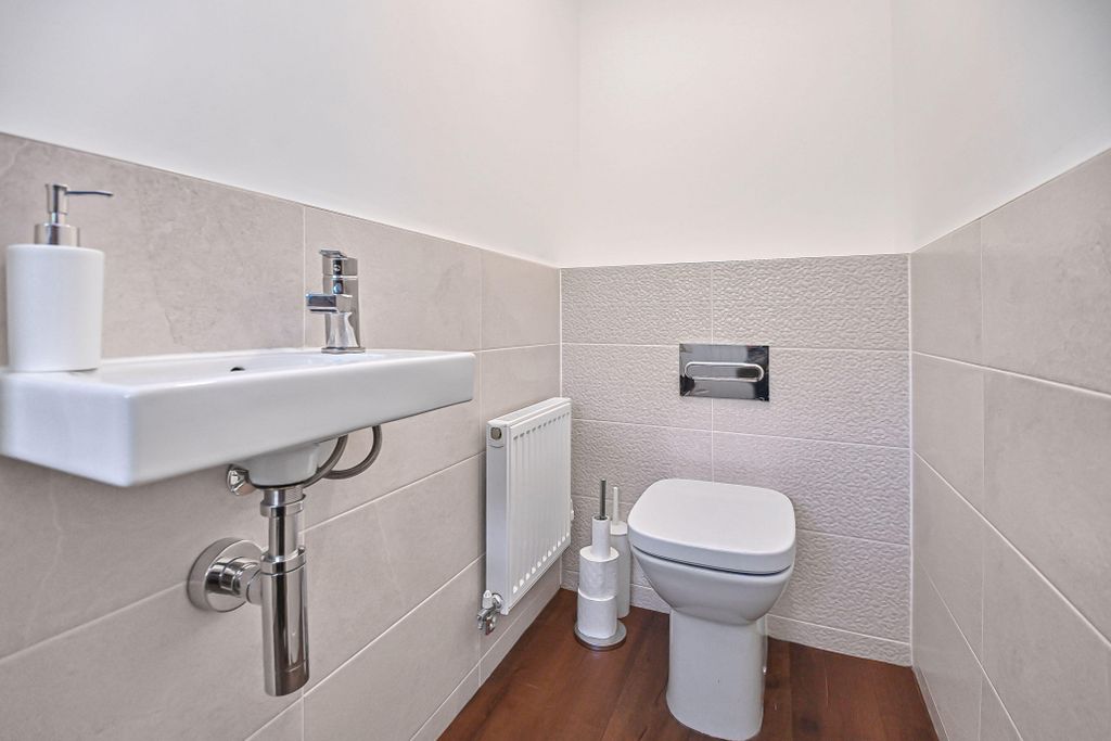 Property photo 3 of 33