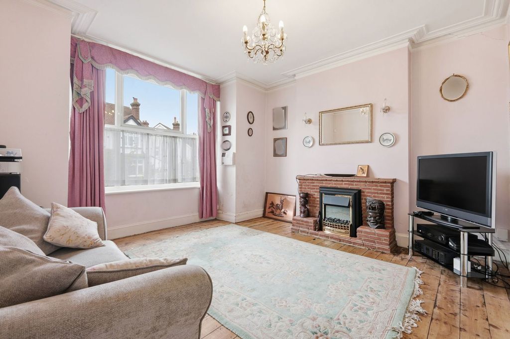 Property photo 2 of 31