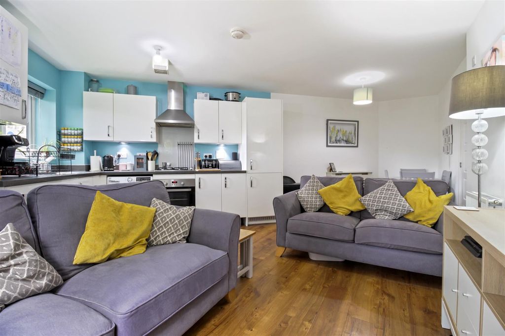 Property photo 2 of 15 Stroudley House 1-011.Jpg