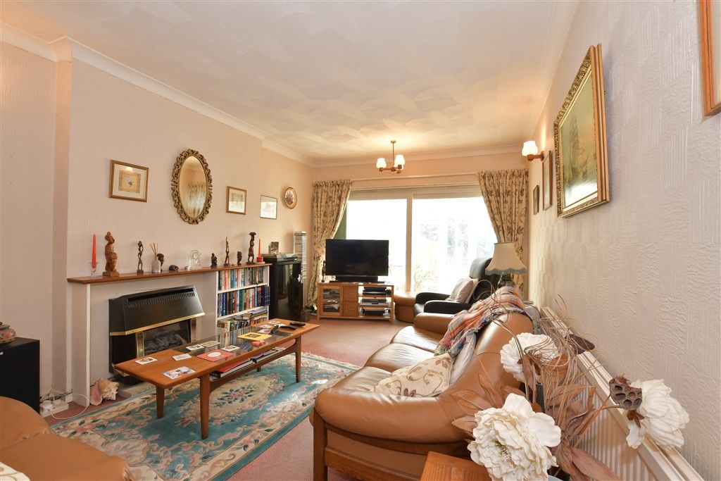 Property photo 1 of 14 Lounge