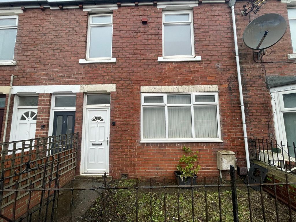 Property photo 1 of 8 External