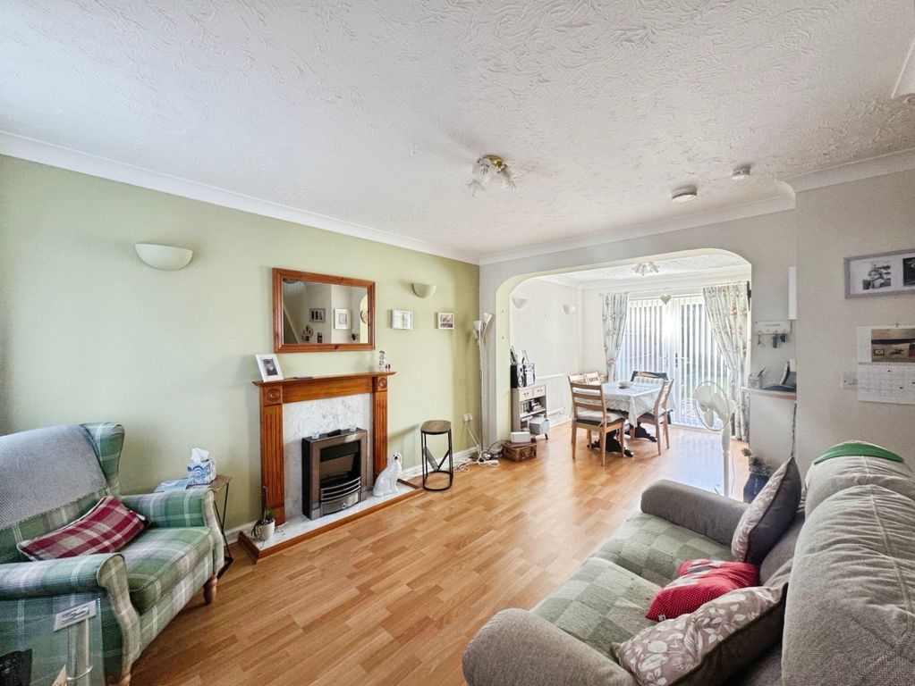 Property photo 2 of 18 4855583