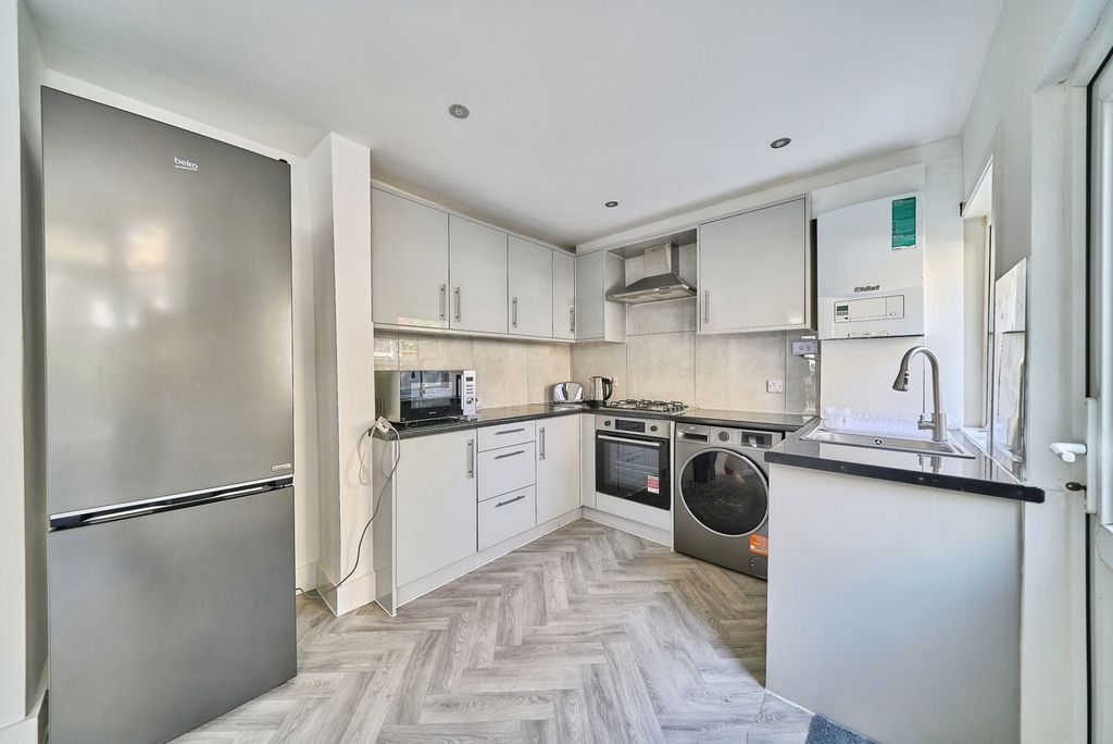 Property photo 2 of 32 Pbox-Img.Jpg