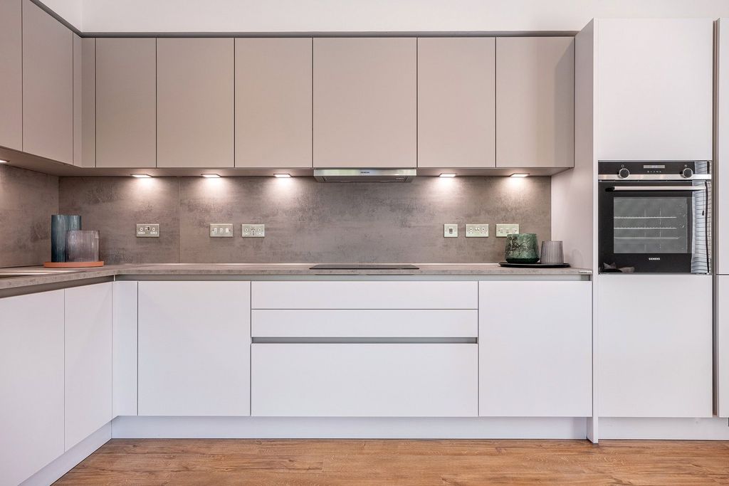 Property photo 3 of 13 Living/Kitchen