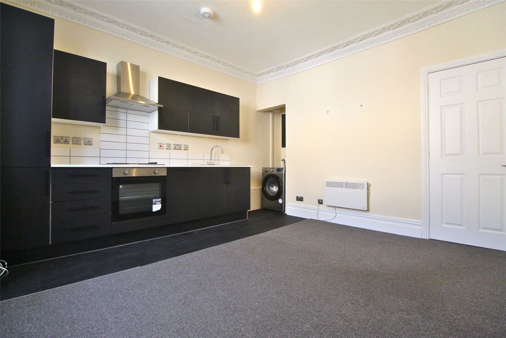 Property photo 1 of 9 Lounge/Kitchen