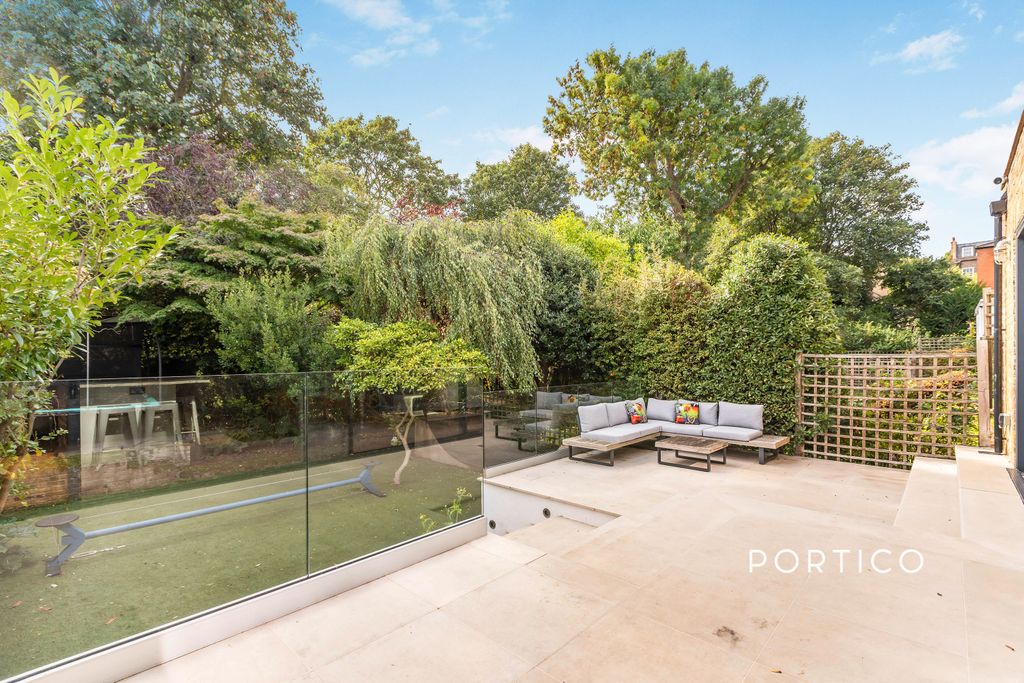 Property photo 3 of 8 8Canonburyparksouthl