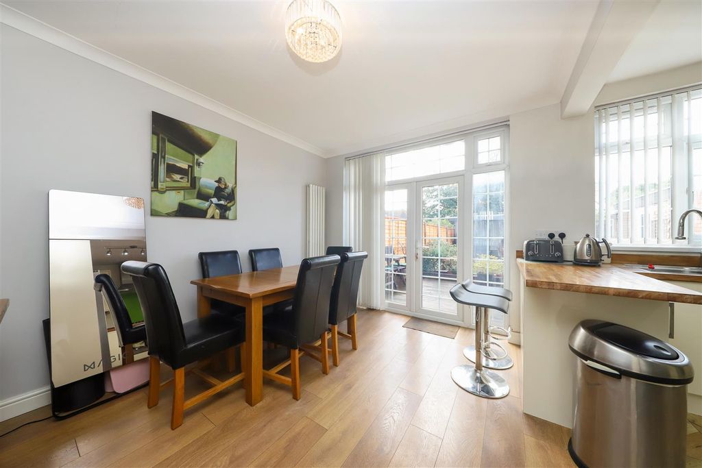 Property photo 3 of 14 Dining Area