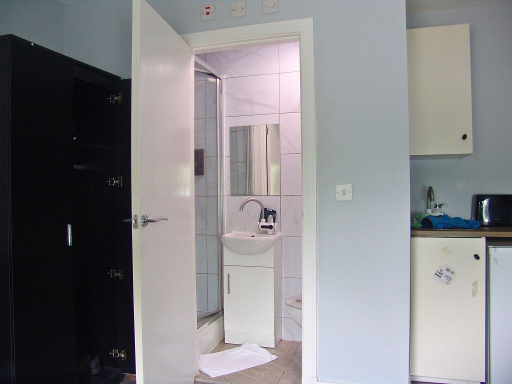 Property photo 2 of 33