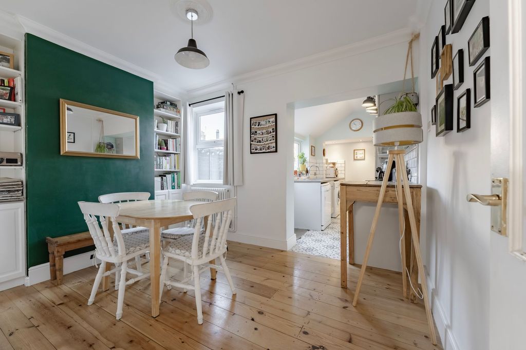 Property photo 2 of 20