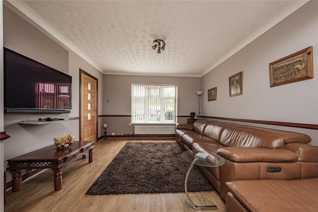 Property photo 2 of 19 Picture No. 14