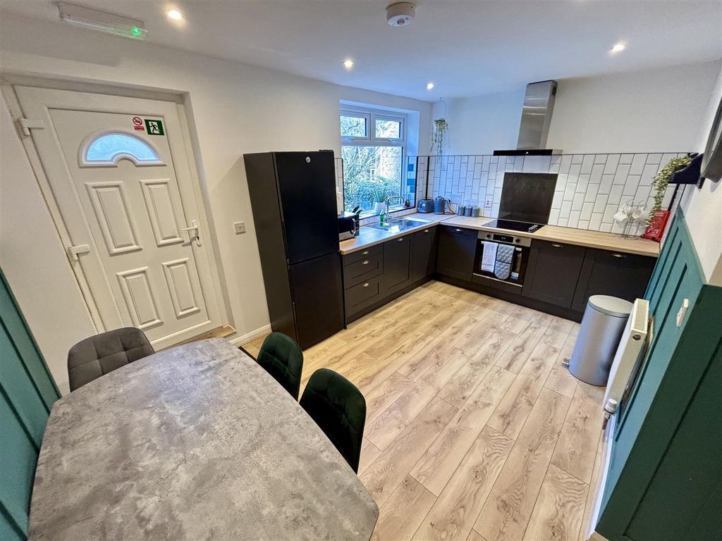 Property photo 3 of 19 Kitchen/Dining Room