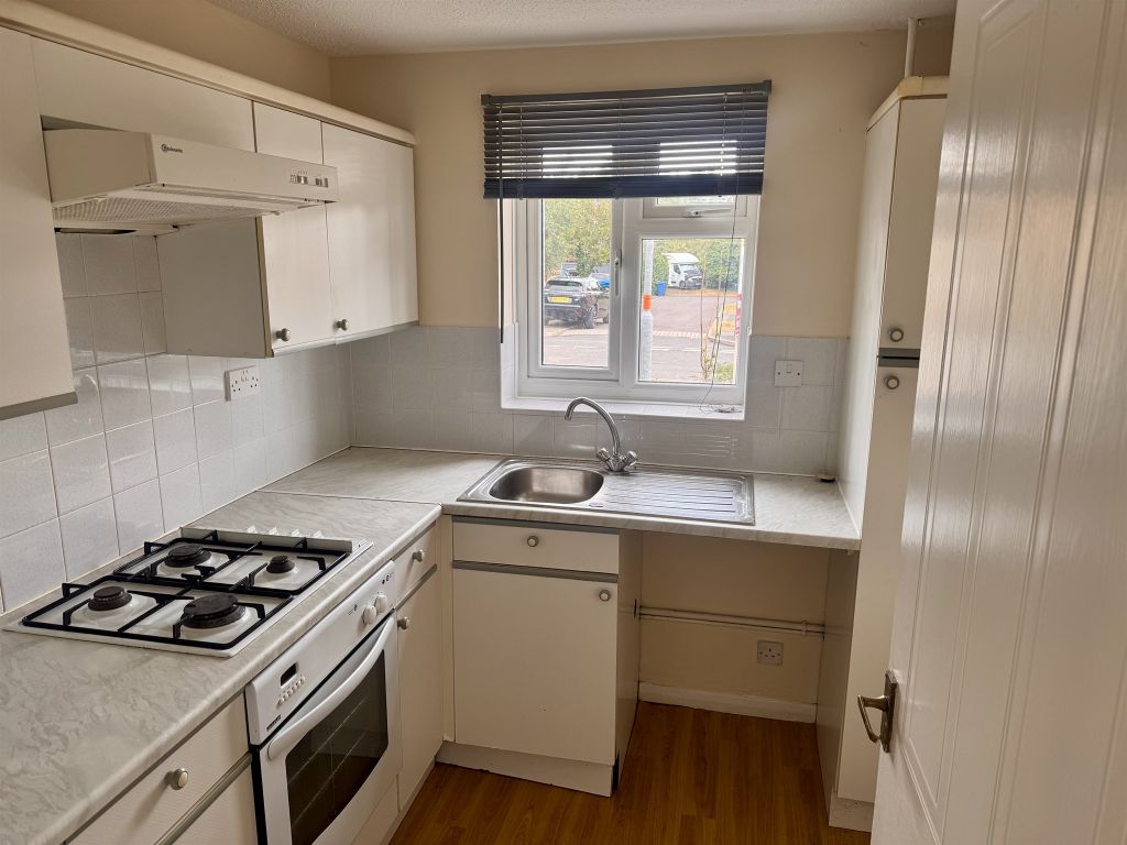 Property photo 3 of 14 Kitchen
