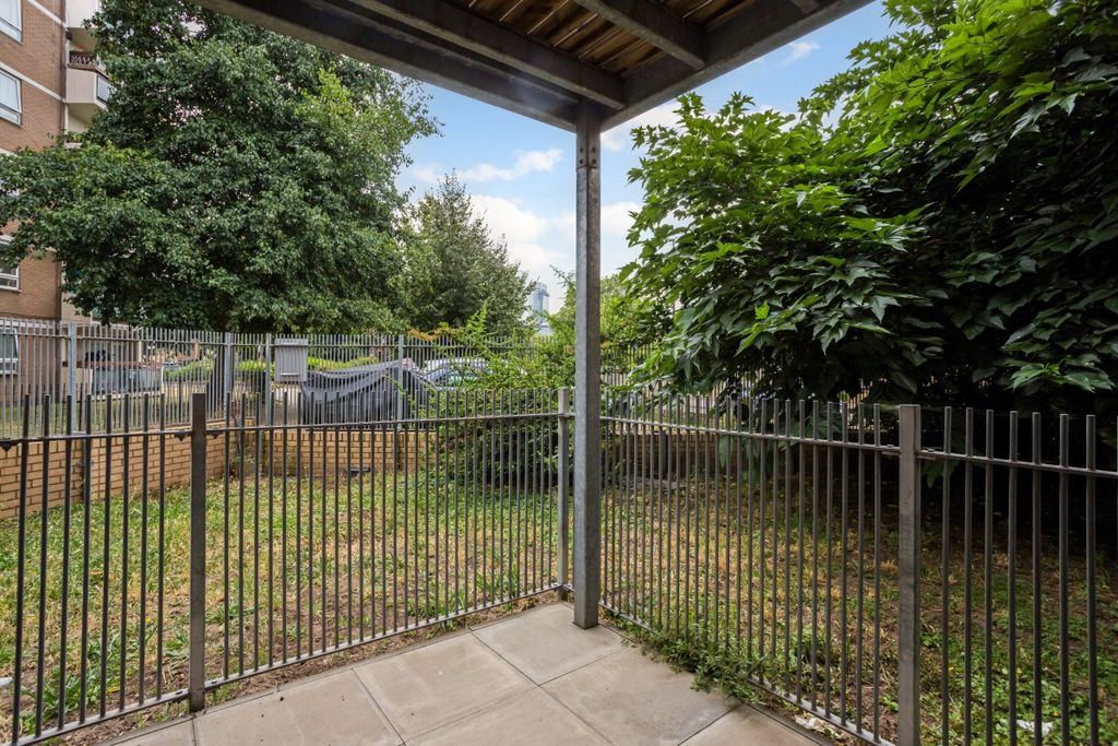 Property photo 3 of 8 External