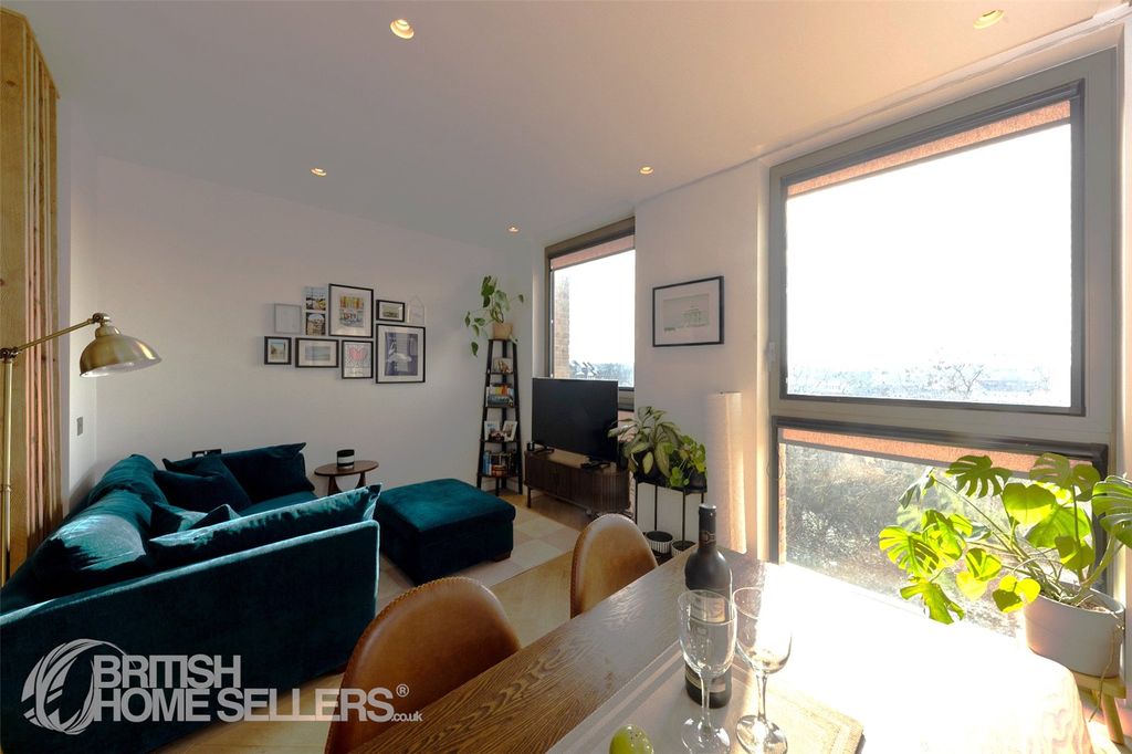 Property photo 3 of 10 Picture No. 14