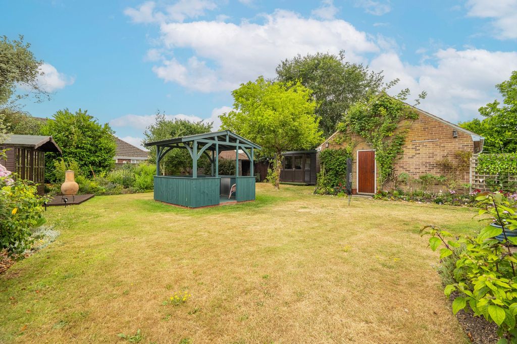 Property photo 2 of 17
