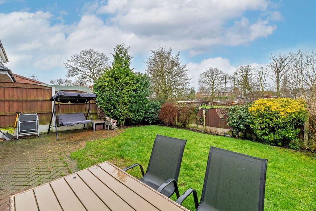 Property photo 3 of 12 Garden