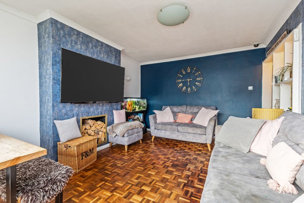 Property photo 2 of 15 4697673