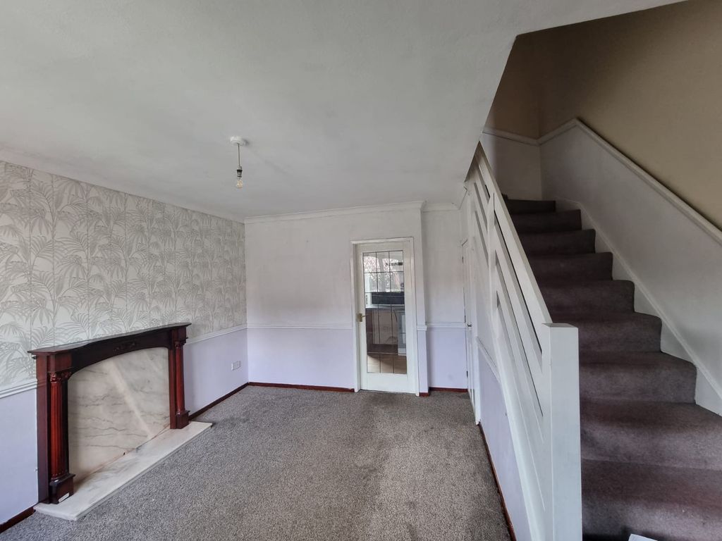 Property photo 2 of 9 Livingroom