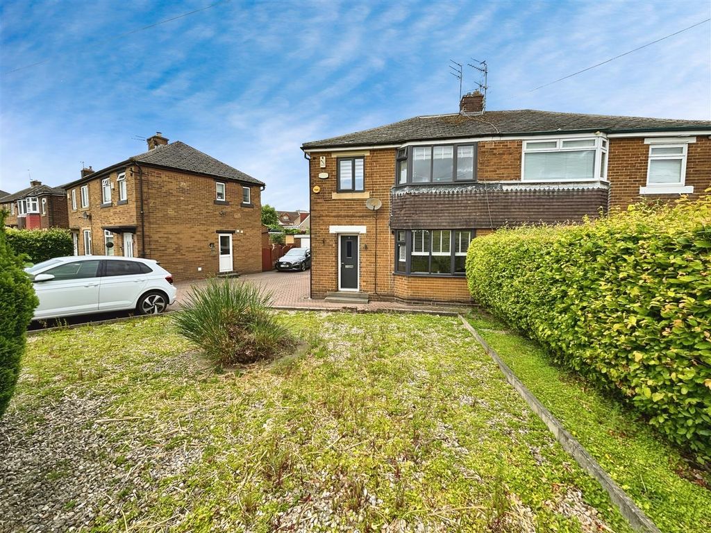 Property photo 2 of 22 Front Garden