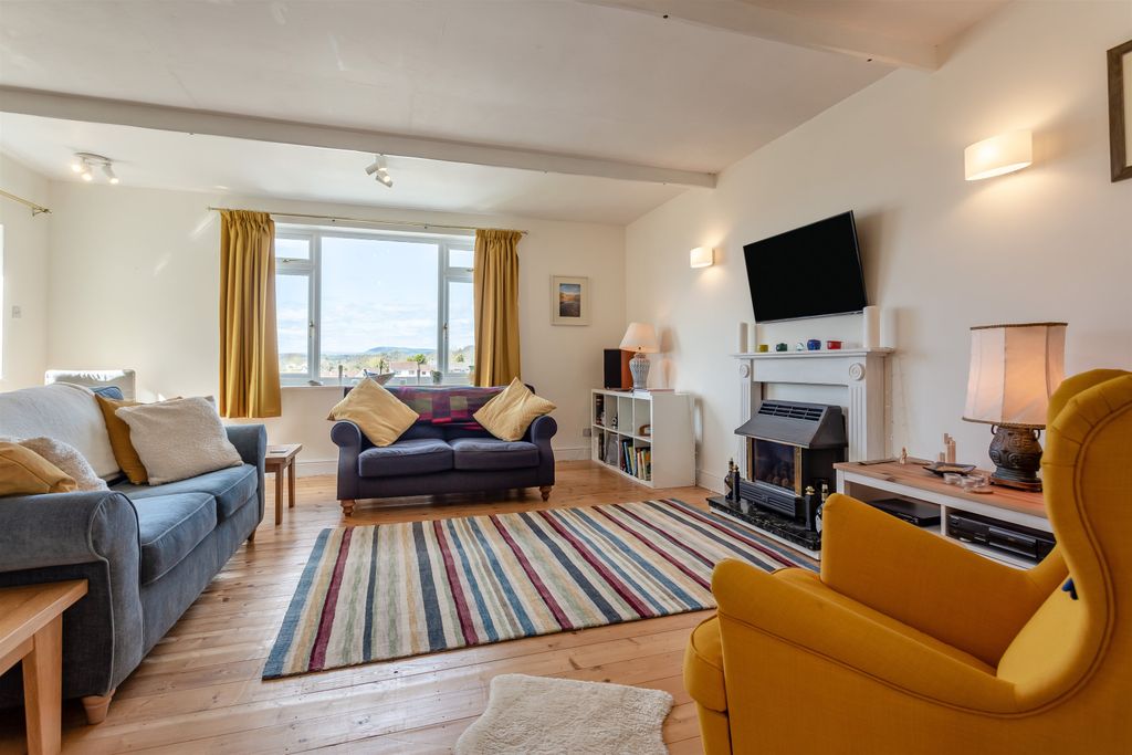 Property photo 3 of 24