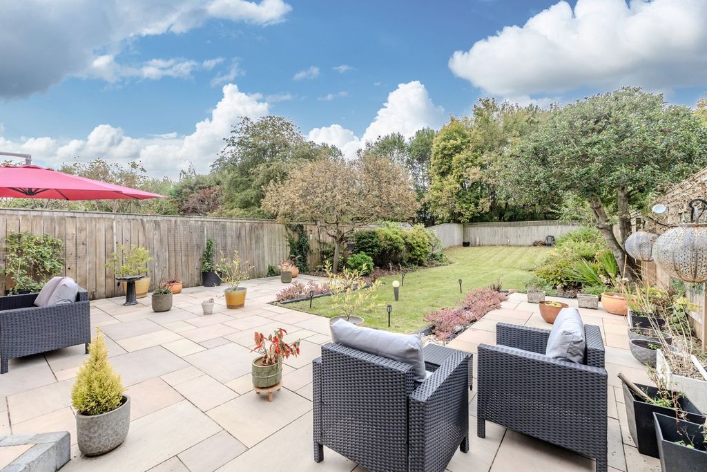 Property photo 2 of 29 21Woolsingtongardensne138Ap-37