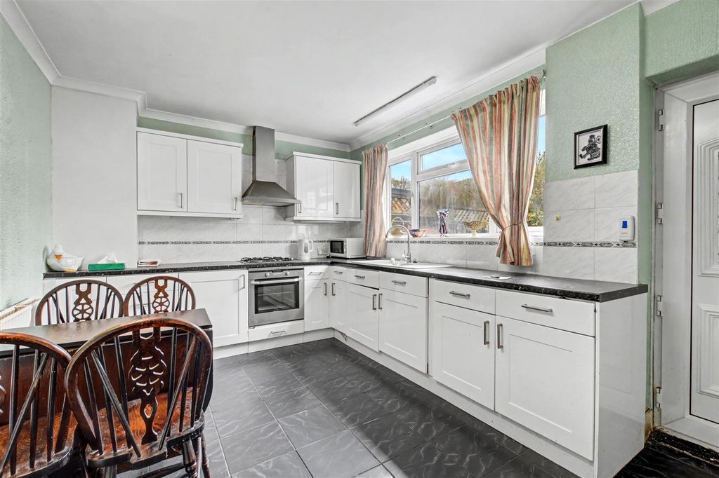 Property photo 3 of 11 Kitchen_1.Jpeg