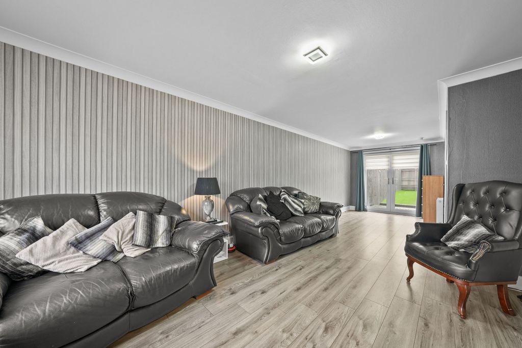 Property photo 2 of 23