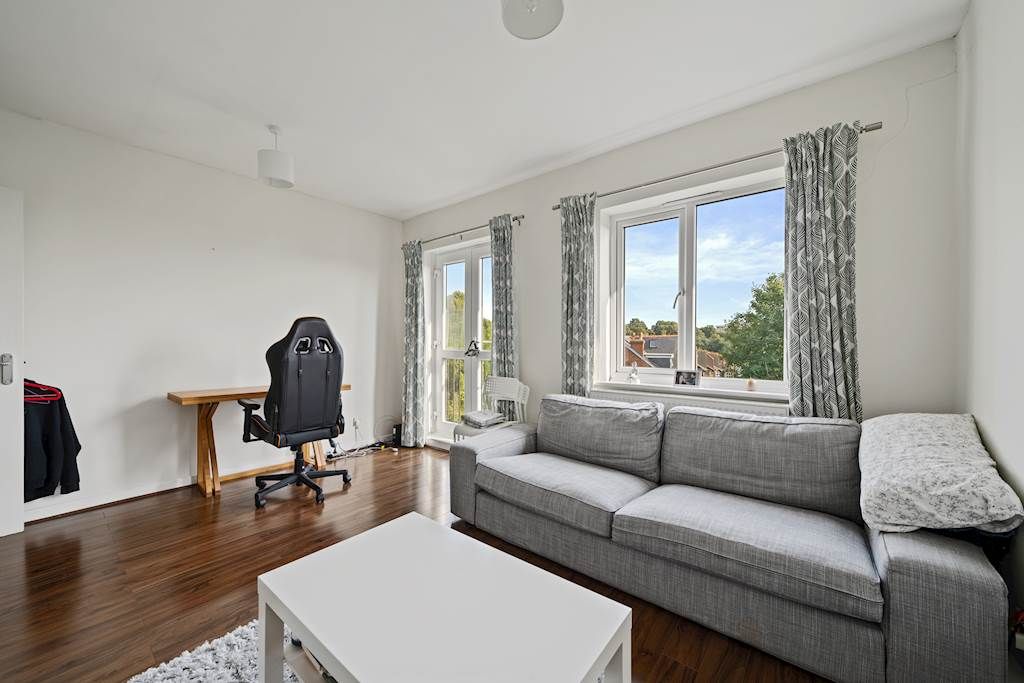 Property photo 2 of 11 09-2E2F81021 - Ns - Hgll - Flat 8, 31 Central Hill