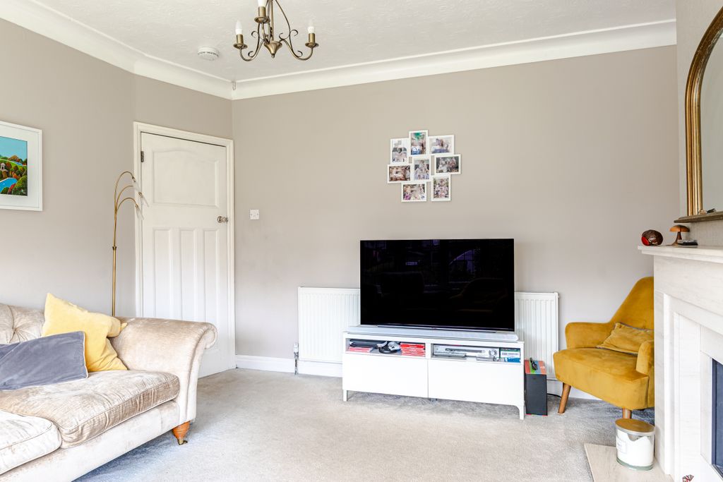 Property photo 3 of 30 Lounge2