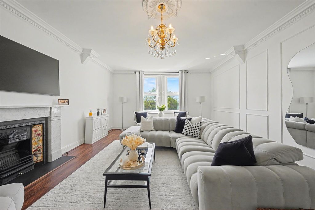 Property photo 2 of 10 Flat 16, Palace Court Nw3 6Dn-No Watermark-6.Jpg