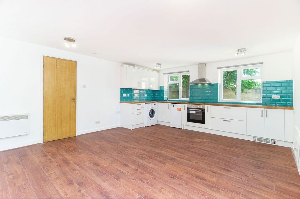 Property photo 3 of 8 Gallery