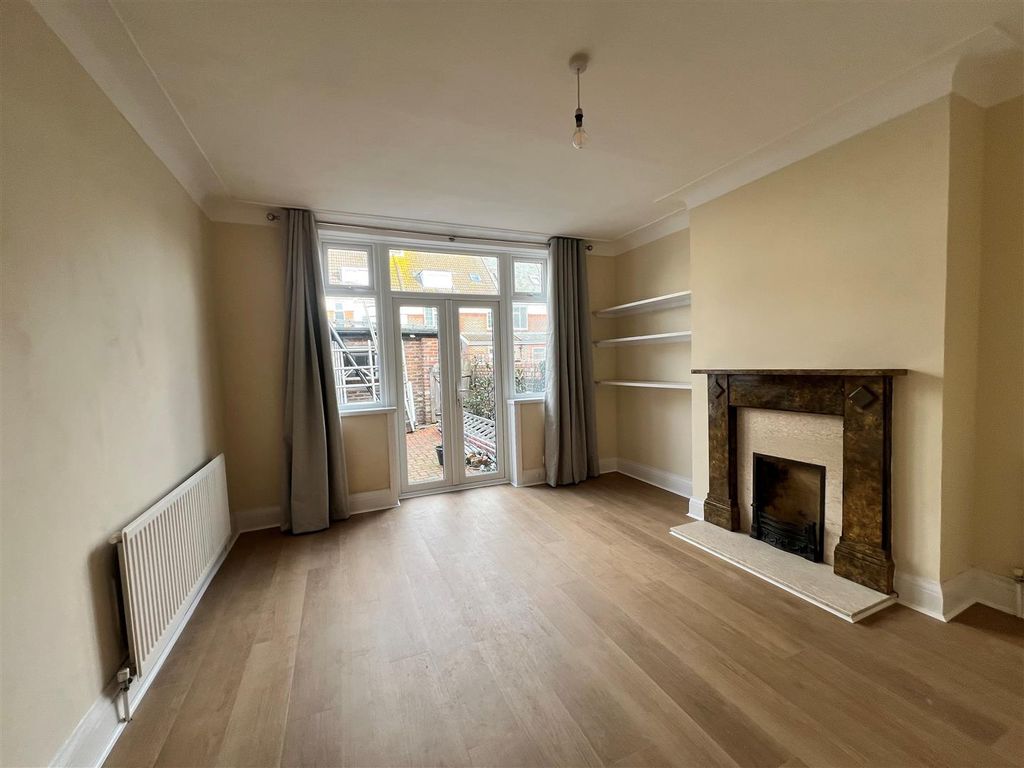 Property photo 2 of 19 c18.Jpg